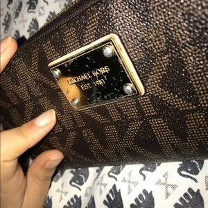 Michael Kors Brown jet set zip around continental